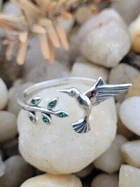 Genuine Emerald gemstone hummingbird ring in Sterling Silver size 6 🆕